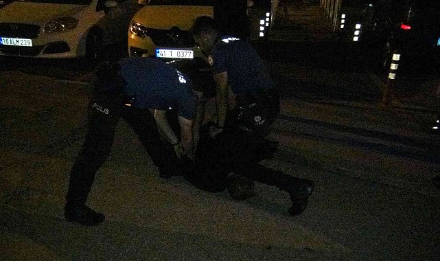Babasıyla tartışan genç, polis ve itfaiye ekiplerine zor anlar yaşattı