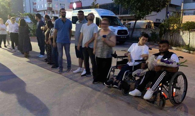 Bakan Yanık'tan engelli gence sandalye sözü