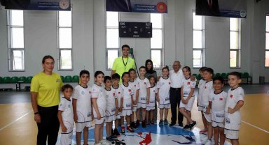 Başkan Büyükkılıç spor merkezinde miniklerle buluştu