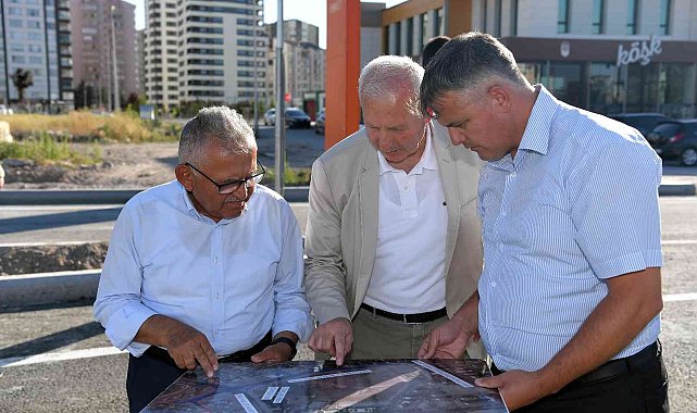 Başkan Büyükkılıç, trafiğe açılan 17.5 milyon TL'lik katlı kavşağı yerinde inceledi