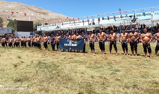 Başpehlivanlardan "Kadına El Kalkamaz'' pankartı