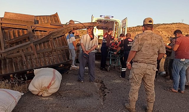 Batman'da saman yüklü traktör devrildi: 2 yaralı