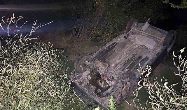 Bilecik'te şarampole yuvarlanan araç içinde bulunan 1 kişi yaralandı