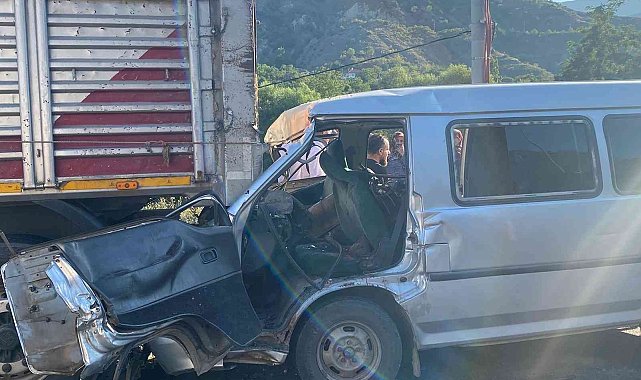 Bilecik'te tarım işçilerini taşıyan minibüs kaza yaptı: 1'i ağır 12 yaralı