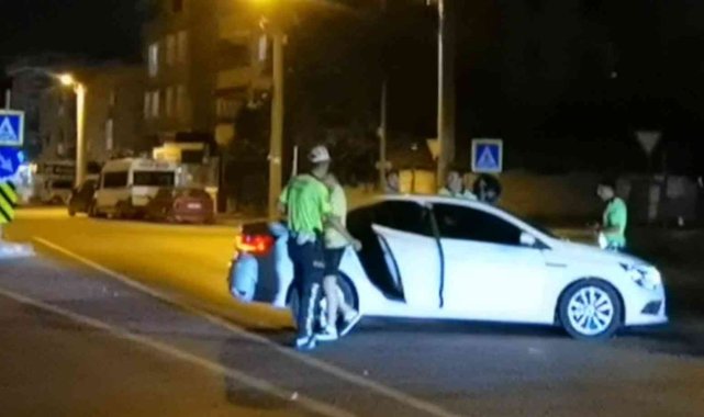 Bursa'da hareketli gece, 16 yaşındaki sürücü, havaya ateş açarak durduruldu, o anlar kamerada