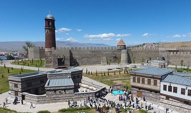 Büyükşehir'den yeni bir kültür yatırımı daha: Erzurum Şehir Arşivi açıldı
