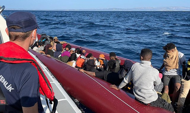 Çeşme açıklarında 47 göçmen kurtarılırken, 41 göçmende yakalandı