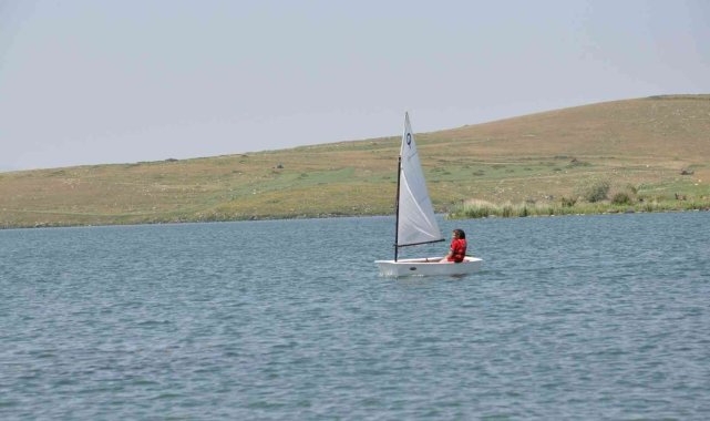 Çıldır Gölü, Ege ve Akdeniz sahillerini aratmıyor