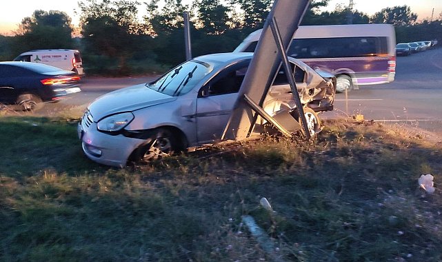 D-650'de iki otomobil çarpıştı: 1'i çocuk 3 yaralı
