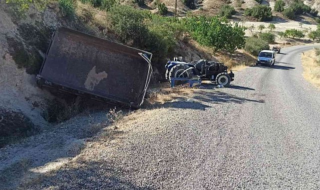 Devrilen traktörün sürücüsü hayatını kaybetti