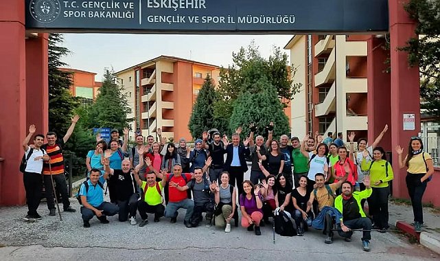 Doğa tutkunları 10 kilometrelik gece yürüyüşü yaptı