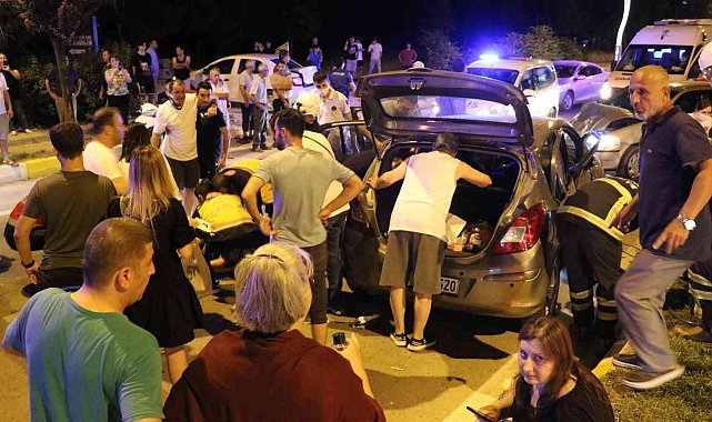 Edirne'de 6 kişinin yaralandığı kazada ortalık savaş alanına döndü