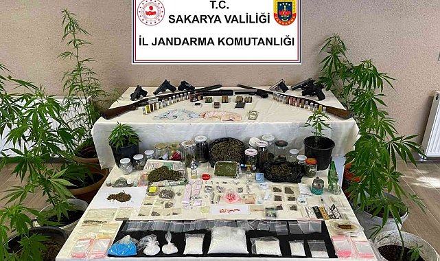 Ev değil sanki uyuşturucu imalathanesi, ele geçirilenler şaşırttı