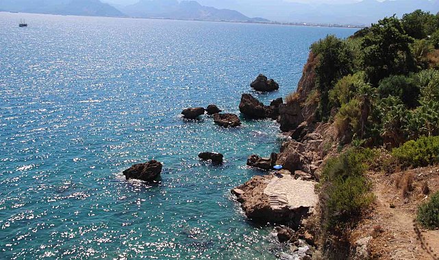 Evinden hava almak için çıkan kadının falezlerde cesedi bulundu