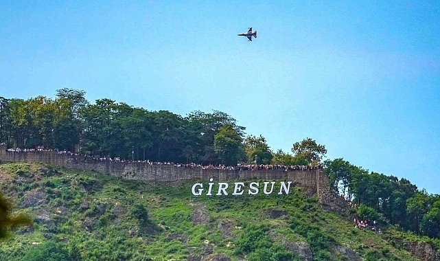 Giresun'da SOLOTÜRK gösterisi nefes kesti