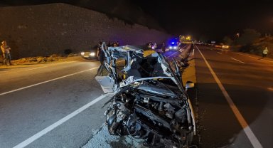 Gurbetçinin otomobili traktörle çarpıştı: 1 ölü, 7 yaralı