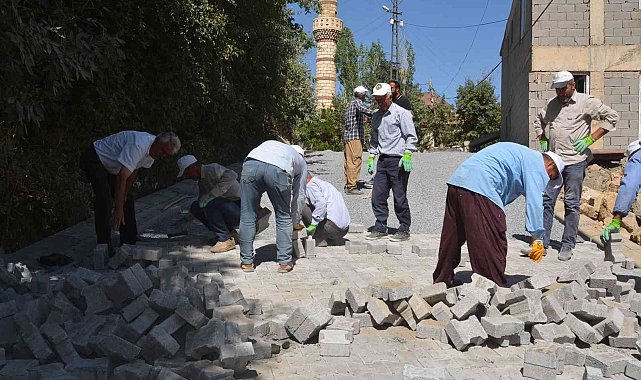 Hakkari'de 3 semt ilk defa toprak yoldan kurtuluyor