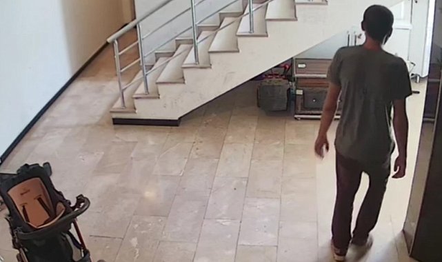 Hiçbir şey bulamayınca uzatma kablosu çaldı, kameralara yakalandı