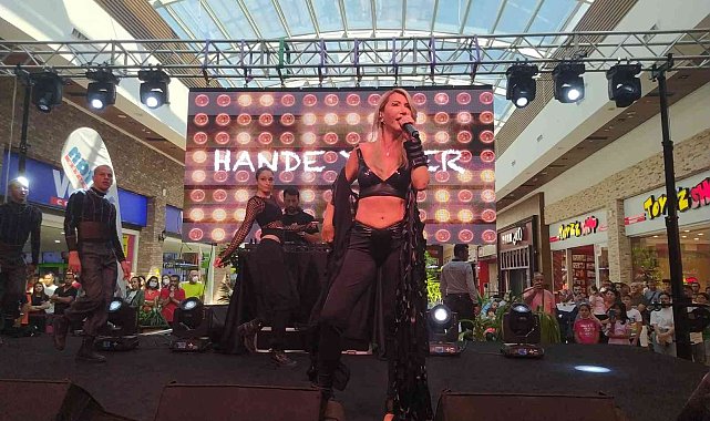 Highway, 11'inci yılını Hande Yener'le kutladı