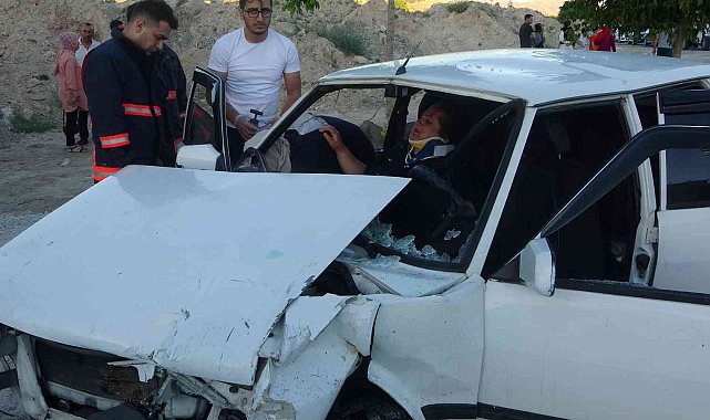 İki otomobilin çarpıştığı kazada can pazarı