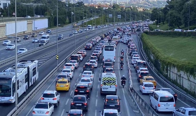 İstanbul'da bayram dönüşü trafik yoğunluğu oluştu