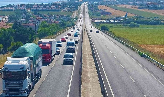 İstanbul'dan gelen günübirlik tatilciler yolları doldurdu