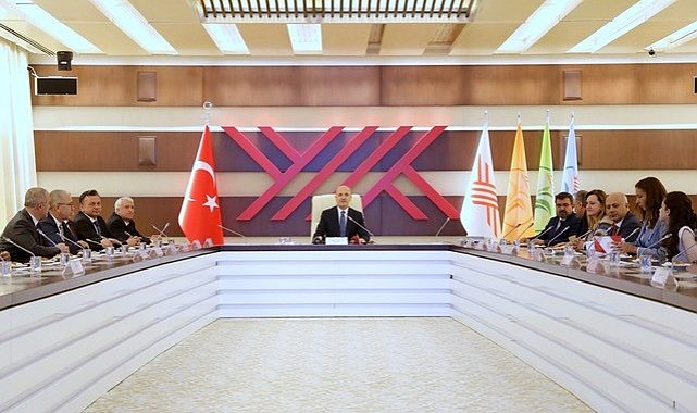 İzmir Kavram Meslek Yüksekokulu'na YÖK'ten ödül