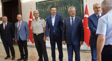 İzmir Valiliği'nde bayramlaşma merasimi