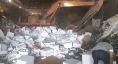 İzmir'de 100 milyon liralık kaçak ve sahte ürün ele geçirildi