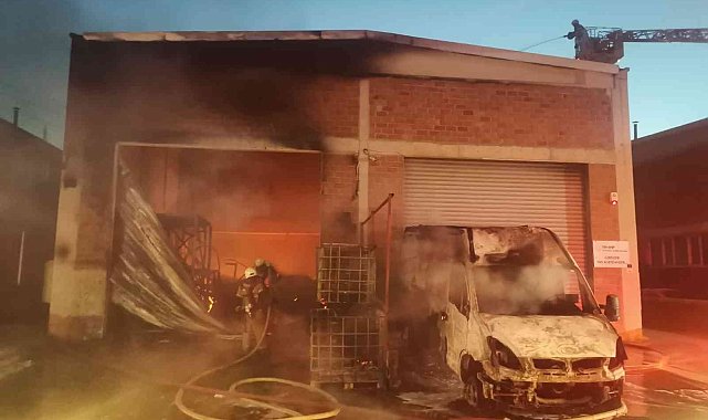 İzmir'de kimya imalathanesinde yangın: 1 ölü, 1 yaralı