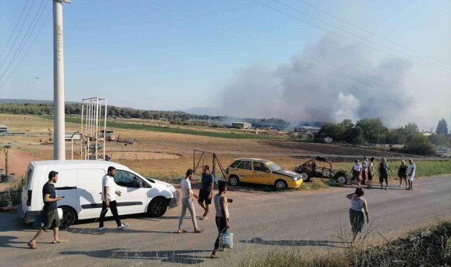 İzmir'de orman yangını fabrikalara sıçradı