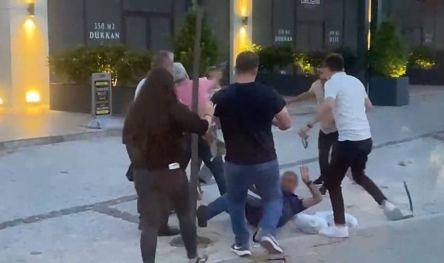 Kadınların ayaklarını çeken kişiye meydan dayağı