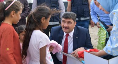 Kahramankazan'da 700 çocuğa bayramlık hediye edildi