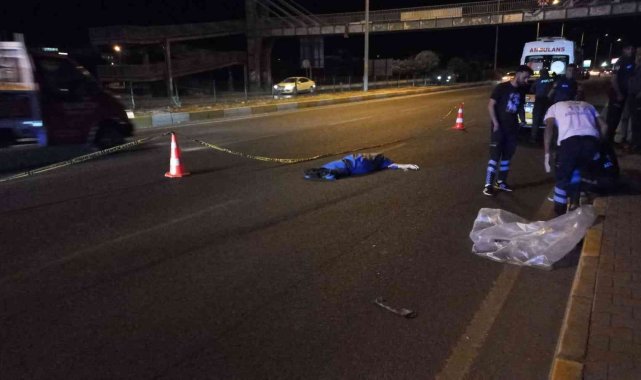 Karşıdan karşıya geçerken iki otomobilin çarptığı yaya öldü