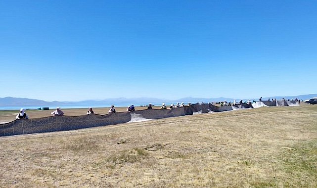 Kırgızistan'da 130 metre uzunluğunda keçe halı yapıldı