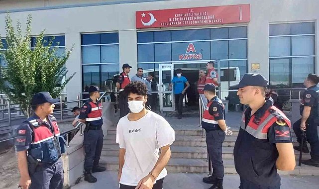 Kırklareli'nde yakalanan 327 kaçak göçmen sınır dışı edildi