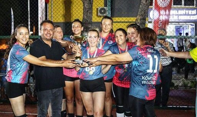 Köyceğiz'in kadın voleybol takımı katıldığı şampiyonada birinci oldu