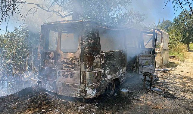 Kullanılmayan araçta başlayan yangın Sazlık alana sıçradı