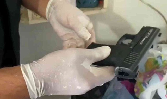 Kurusıkı tabancaları gerçek silahlara çeviren adrese polis baskını