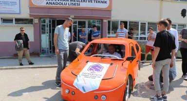 Liseli öğrenciler ürettikleri 'Safrantech' isimli elektrikli araçla TEKNOFEST'te yarışacak