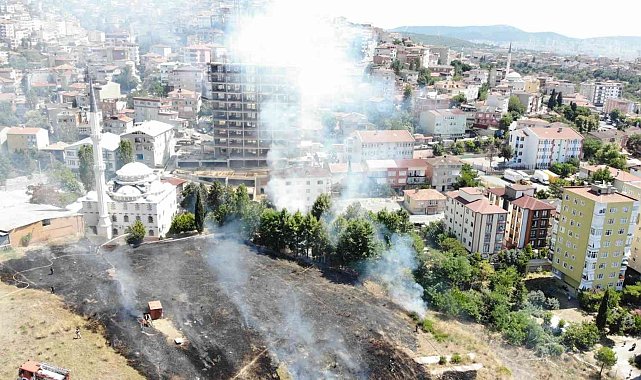 Maltepe'de boş arsadaki yangın iş yerine sıçramadan kontrol altına alındı
