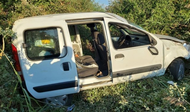 Manisa'da kontrolden çıkan kamyonet şarampole düştü: 5 yaralı