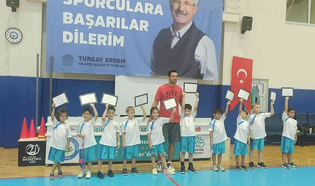 Nilüfer'in minik basketçileri sertifikalarını aldı
