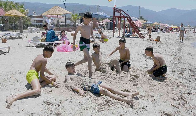 Nusaybinli çocuklar Kuşadası'nda denizle buluştu