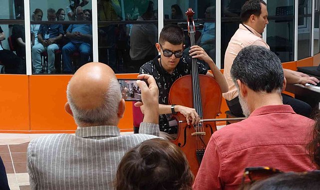 Otizmli öğrencilerden konser