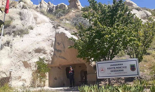 Peribacasından karakol kendine hayran bırakıyor
