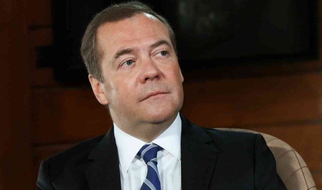 Rusya Güvenlik Konseyi Başkan Yardımcısı Medvedev: "Kırım'a saldırı olursa Ukrayna'yı kıyamet bekliyor"