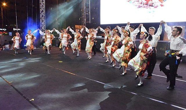 Sahne İzmit Halk Dansları Topluluğu, Zonguldak'ta beğeni topladı