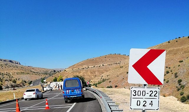 Saman yüklü kamyon devrildi: 1 ölü