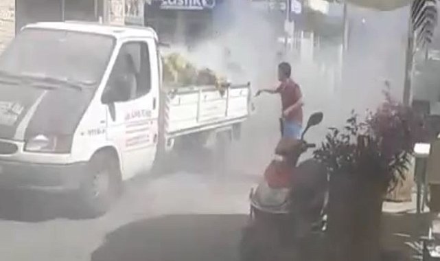 Saman yüklü kamyonet seyir halinde alev aldı